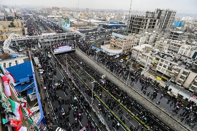 شکوه چهل سالگی/ تهران خیابان آزادی