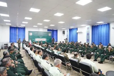 عکس | دیدار فرماندهان و کارکنان نیروهای مسلح با نماینده ولی‌فقیه در لرستان