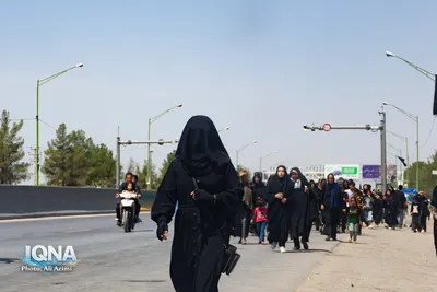 پیاده‌روی جاماندگان اربعین حسینی به سوی امامزاده شاه‌کرم اصفهان