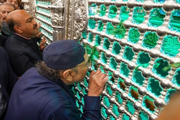 رئیس‌جمهور پاکستان در حرم امامین کاظمین(ع) + عکس