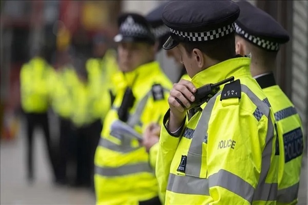 إعتقال 12 شخصاً لتهديدهم فعالية إسلامية في بريطانيا