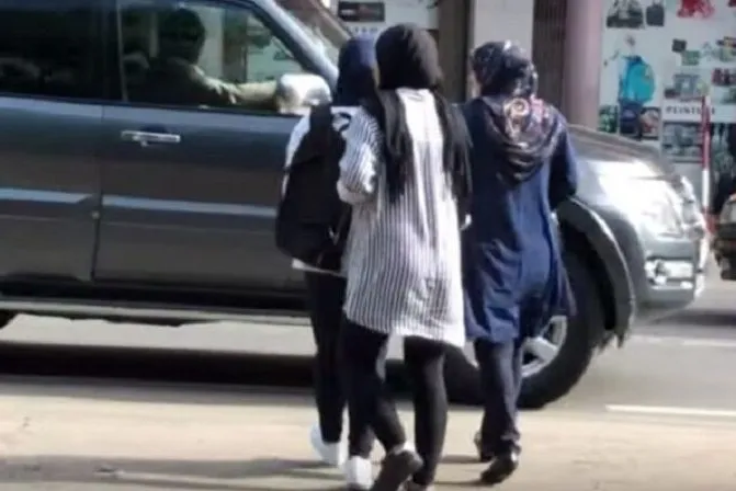 Senegal: controversia sobre la prohibición del velo en la universidad ISJA
