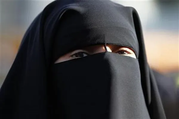 تعطیلی هزار مدرسه اسلامی و ممنوعیت برقع‌ در سریلانکا
