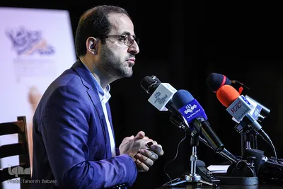 فاضل نظری معاون هنری حوزه هنری درنشست رسانه ای هفته هنر انقلاب اسلامی
