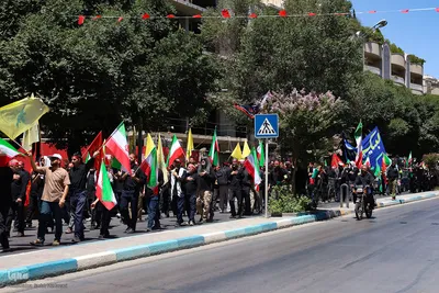 قافله عزاداری و نماز ظهر روز عاشورا در اصفهان