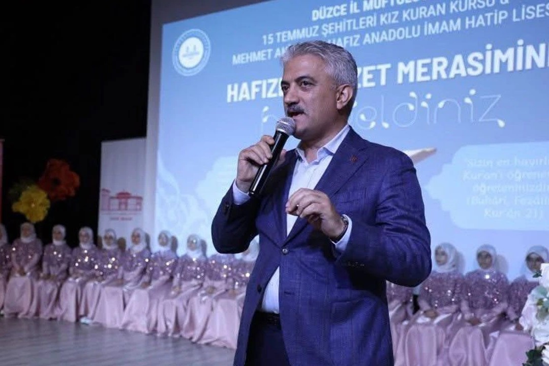 Düzce’de hafızlığını tamamlayan 40 öğreciye icazetleri verildi