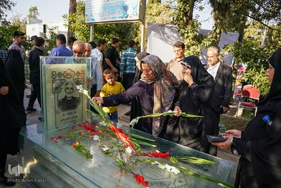 گلباران قبور شهدا‎