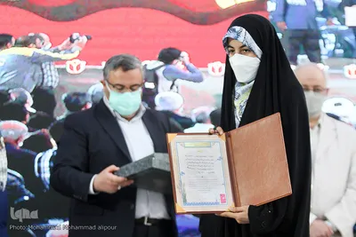 رونمایی از تقریظ رهبری بر کتاب «حوض خون» در اندیمشک