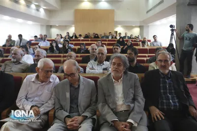 آیین رونمایی از قرآن زعفرانی کهن‌ترین نسخه کامل مورخ فارسی