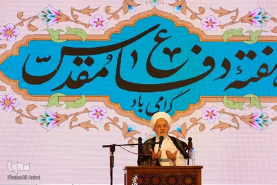 آیین عطرافشانی و گلباران مزار مطهر شهدا در اصفهان