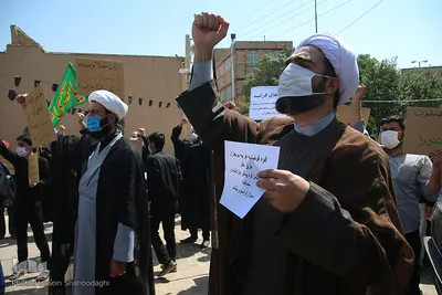 تجمع اعتراضی طلاب و دانشجویان قم در پی هتک حرمت روزنامه فرانسوی به پیامبر اسلام(ص)