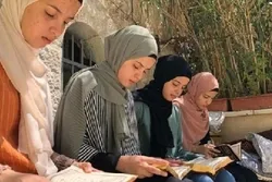 একসঙ্গে কোরআনে হাফেজ হলেন ৪ জমজ বোন!
