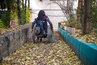 یک توانیاب به سمت سالن غذاخوری می‌رود.