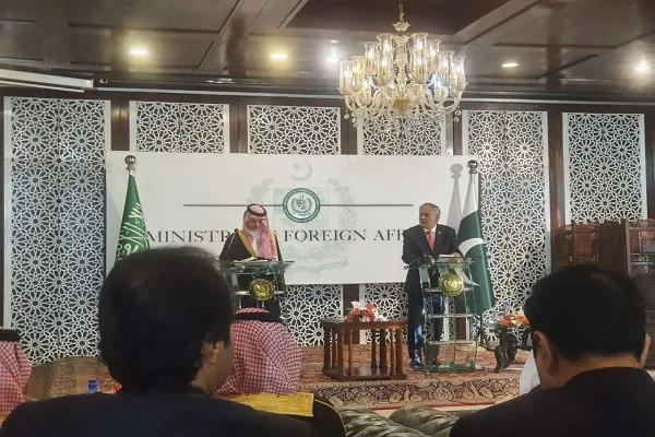 نړۍ په غزې کې د څه دپاسه ۳۳ زره انسانانو پر وژلې سترګې پتې کړي دي