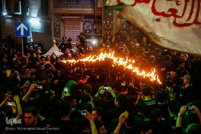 آیین مشعل گردانی عراقی ها در شب عاشورای حسینی