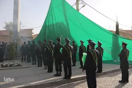 اهتزاز پرچم متبرک به نام امام حسین(ع) در بین‌الحرمین شیراز‎‎