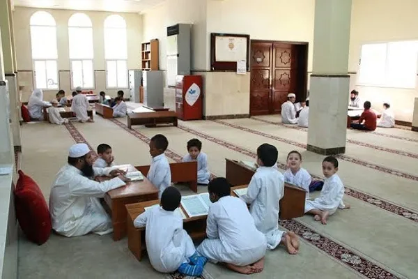 مطالبة بتعميم إنشاء هيئات تلقين الطرق العشرة لقراءة القرآن في الجزائر