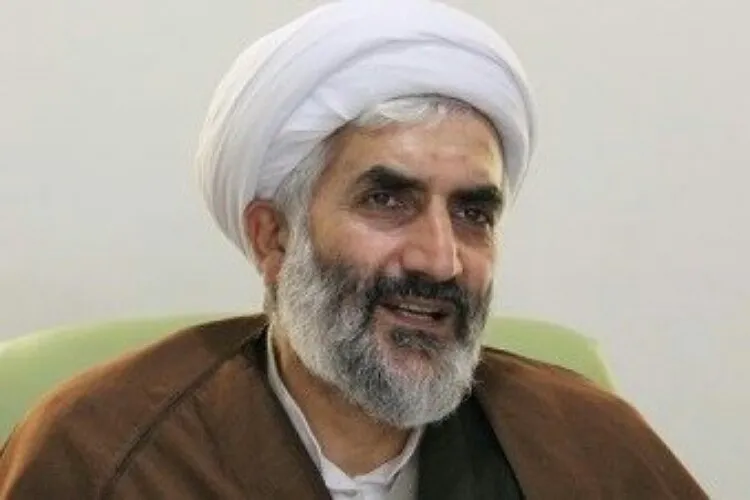 گوش به فرمان رهبری تنها راه نجات و پیشرفت کشور است