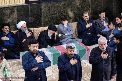 حضور سردار شاهوارپور فرمانده سپاه استان، غلامرضا شریعتی استاندار خوزستان، آیات شفیعی و حیدری نمایندگان مردم خوستان در مجلس خبرگان رهبری در تشییع پیکرهای مطهر 7 شهید گمنام دوران دفاع مقدس در اهواز  