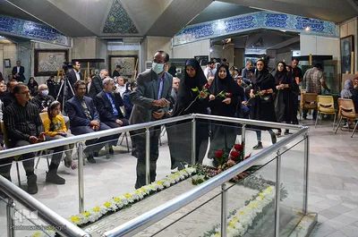 آیین گلباران و شعرخوانی در مزار شهریار ملک سخن‎‎