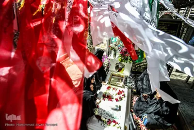 خانه تکانی قبور شهدا در آخرین پنجشنبه سال ۹۶