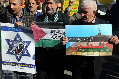  راهپیمایی نمازگزاران تهرانی در محکومیت اعلام  انتقال پایتخت رژیم صهیونیستی از «تل‌آویو» به «بیت‌المقدس» توسط رئیس جمهور آمریکا
