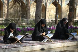 جزء‌خوانی قرآن کریم در چهارباغ اصفهان