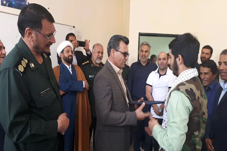 تقدیر رئیس سازمان بسیج دانش‌آموزی از دانش‌آموز کاراته‌کار سیرجانی