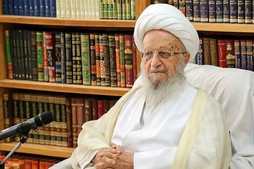 المرجع مكارم الشيرازيّ: ينبغي أن يكون تعزيز الأسس الدينيّة للشباب في صدارة برامج التعليم