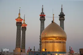 آیین تعویض پرچم و اقامه عزا در حرم حضرت معصومه(س)