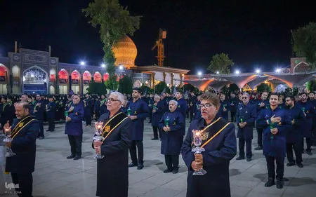 آئین لاله گردانی شام غریبان در حرم شاهچراغ(ع)