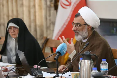 آشنایی با مکتب بانو امین