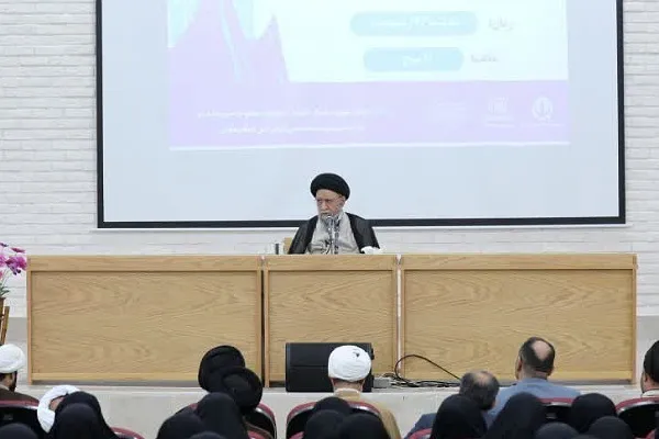 نقش هم‌زمان زن در خانواده و جامعه الزامی است
