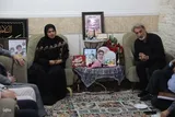 دیدار با خانواده شهیدِ بی‌نشانِ «مدرسه شجره طیبه» + فیلم