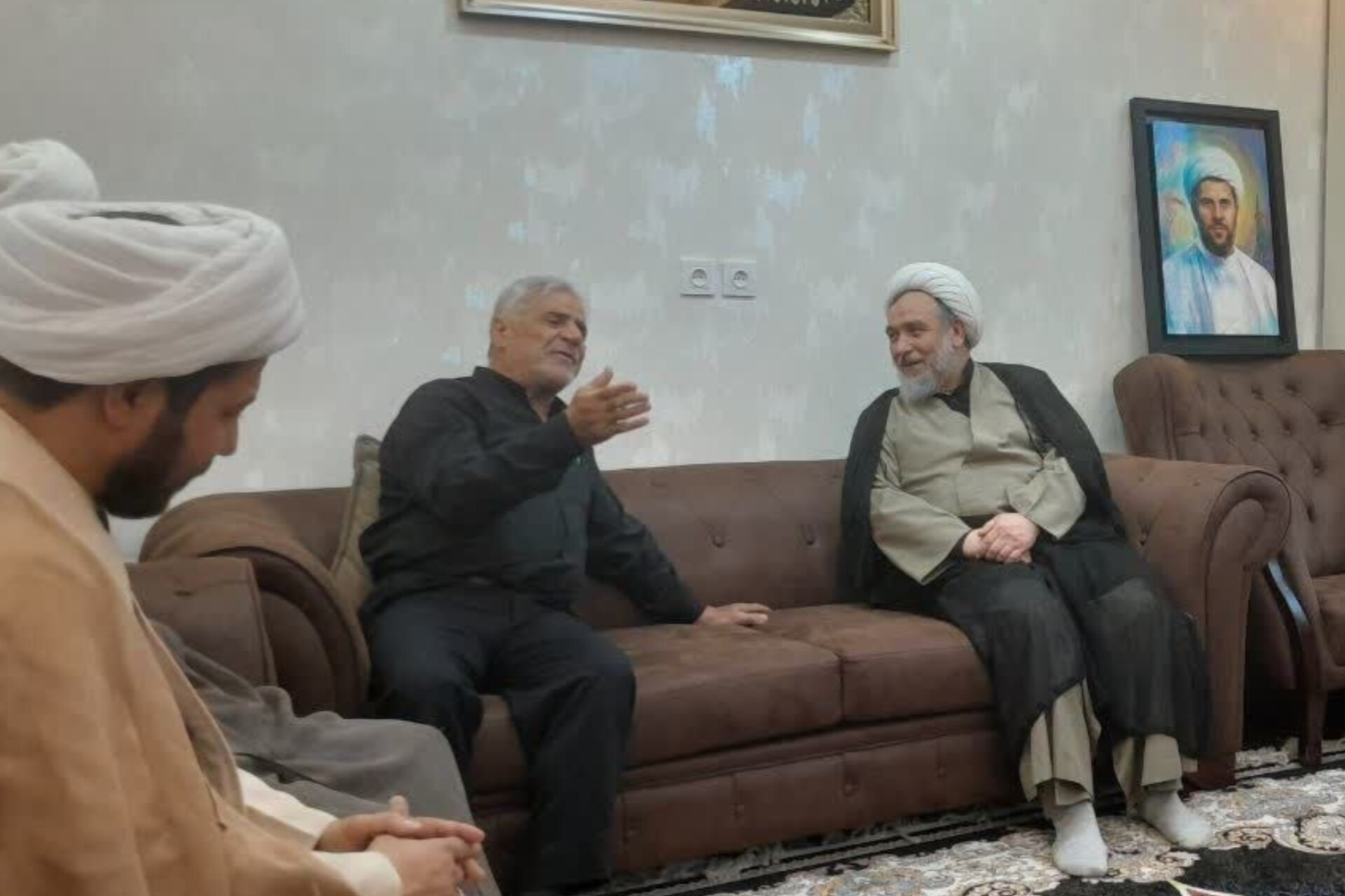 تجلیل مسئول سازمان بسیج اساتید، طلاب و روحانیون کشور از خانواده روحانی شهید هادی استاد تجلیل مسئول سازمان بسیج اساتید، طلاب و روحانیون کشور از خانواده روحانی شهید هادی استاد