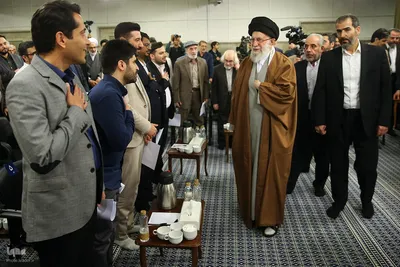 دیدار جمعی از شاعران و اهالی فرهنگ و ادب فارسی با ر هبر معظم انقلاب