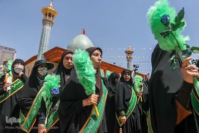 شادپیمایی دختران شیرازی در سالروز ولادت حضرت معصومه (س)