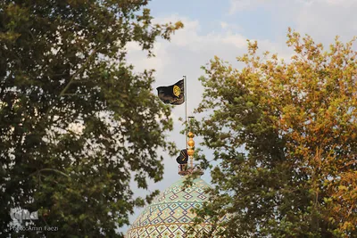 مراسم تعویض پرچم گنبد حرم حضرت شاهچراغ (ع)