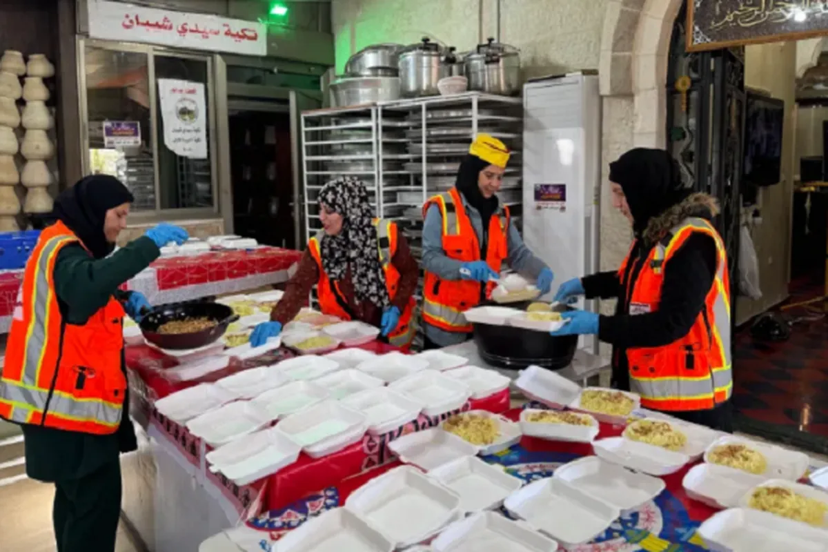 Initiative Offers Ramadan Iftars for Poor, Displaced Palestinians
