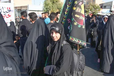 حضور عاشقان حسینی در مراسم پیاده‌روی جاماندگان اربعین ارومیه‎