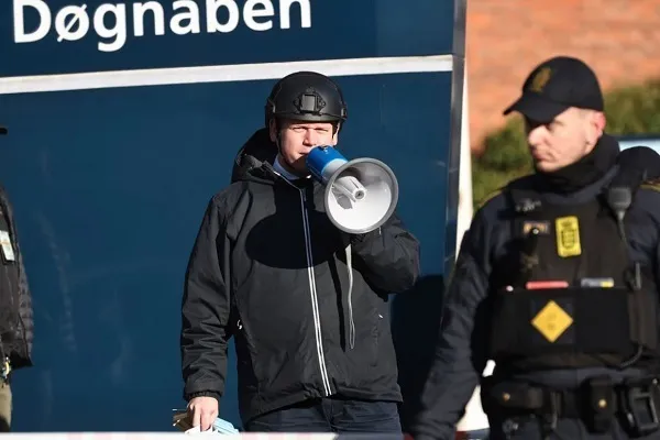 Denmark: Nilapastangan ng Tagapanukso na Anti-Islam ang Quran sa Kabila ng Pagbabawal