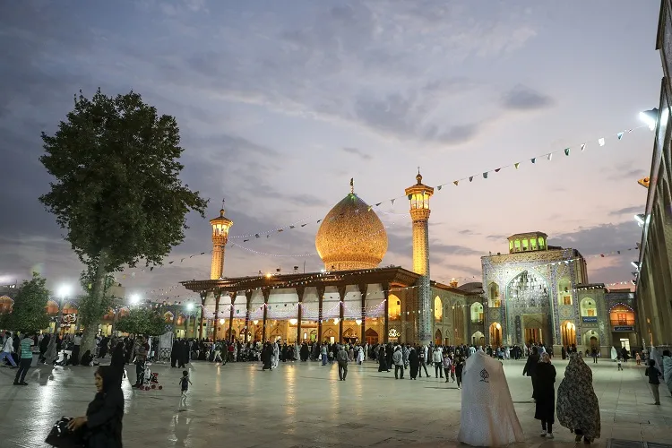بوی حرم عشق به مشام می‌رسد/ لحظاتی با زائران سومین حرم اهل بیت(ع)