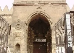 La restauration de la mosquée du 13ème siècle reprend au Caire