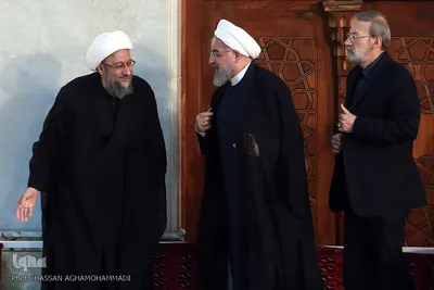علی لاریجانی، حسن روحانی و صادق آملی لاریجانی در مراسم بیست و نهمین سالگرد ارتحال امام خمینی (ره)