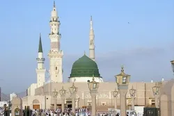 سحب نحو 400 مصحف من المسجد النبوي