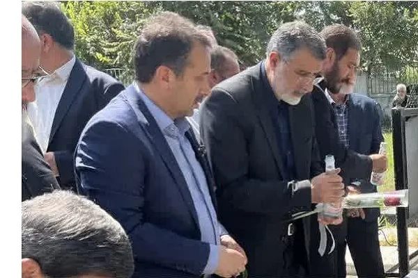 غبار روبی عطرفشانی گلزار شهدای روستای صلحدار کلا بابل