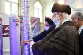 بازدید از نمایشگاه دستاوردهای صنعت هسته‌ای کشور