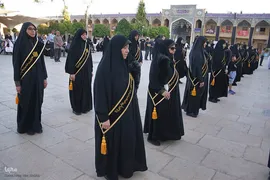 آیین تعویض پرچم گنبد حرم مطهر حضرت شاهچراغ (ع)