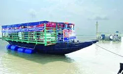 সাতক্ষীরায় প্রথম ভাসমান মসজিদ