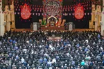 نماز ظهر عاشورا در شبستان امام خمینی(ره)‎ حرم شاهچراغ(ع)